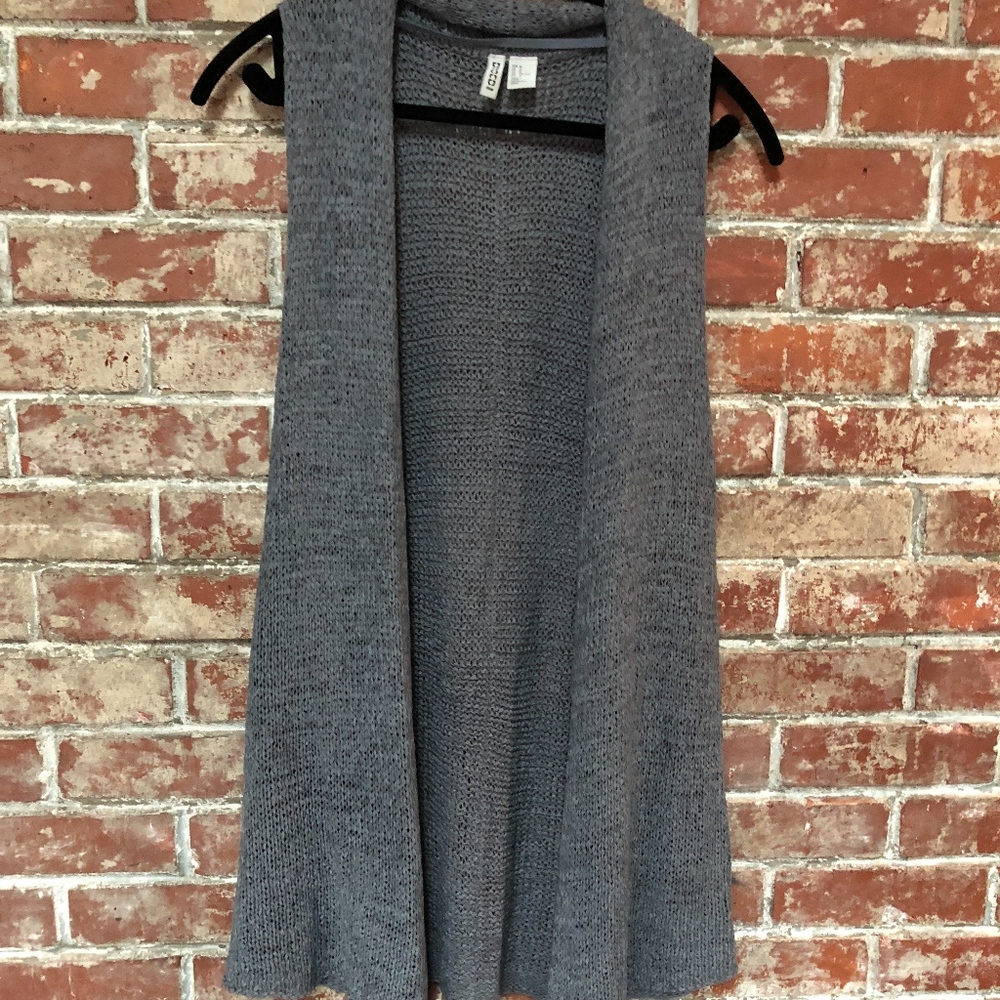 H&M Divided Sweater Size Medium